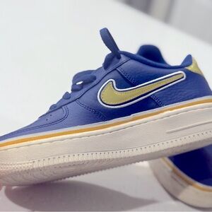 Nike Kids Air Force 1 Low Sport NBA Deep Royal University Gold
